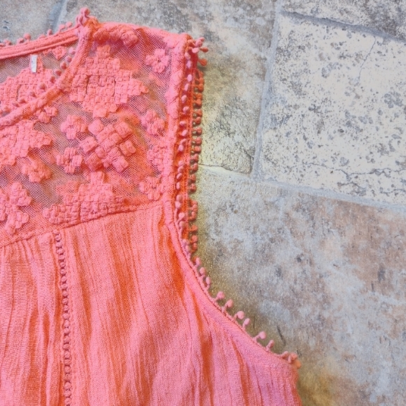 Embroidered tulle double layer sleeveless top - Picture 7 of 7